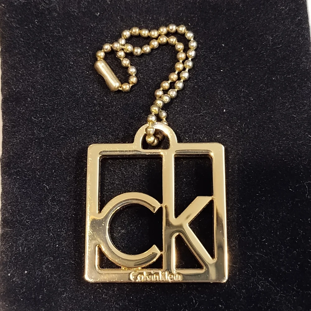 CALVIN KLEIN SQUARE CK LOGO GOLD TONE METAL BAG CHARM / KEYCHAIN. - Picture 3 of 6